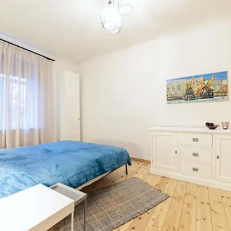 Homelike Apartment, Center, Free Parking شقة